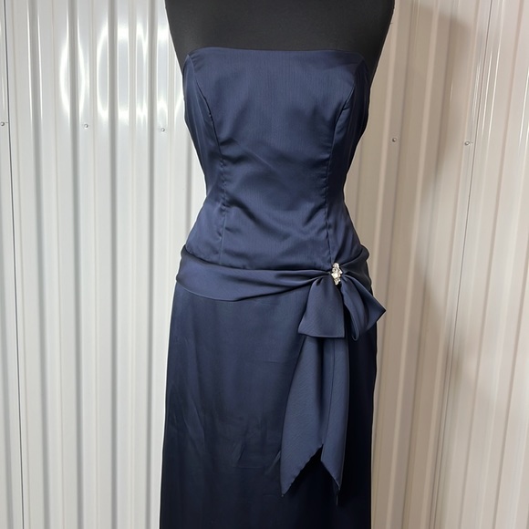 Lazaro Navy Formal Gown. Preowned - Picture 2 of 10
